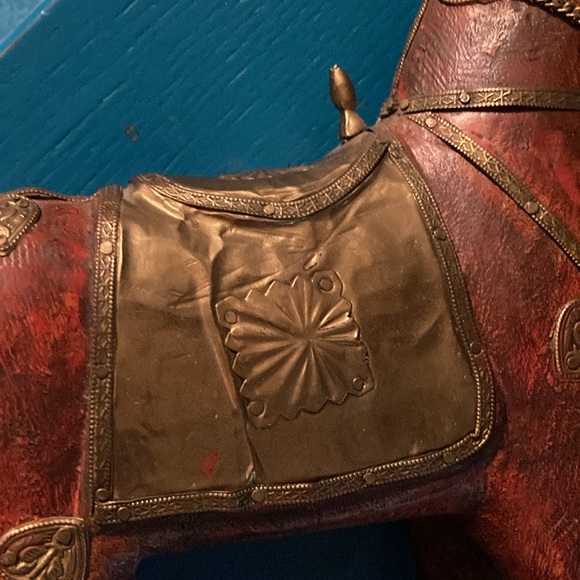 Wood/brass Horse statue from India. Exquisite detailed brass embellishments. - Picture 9 of 13